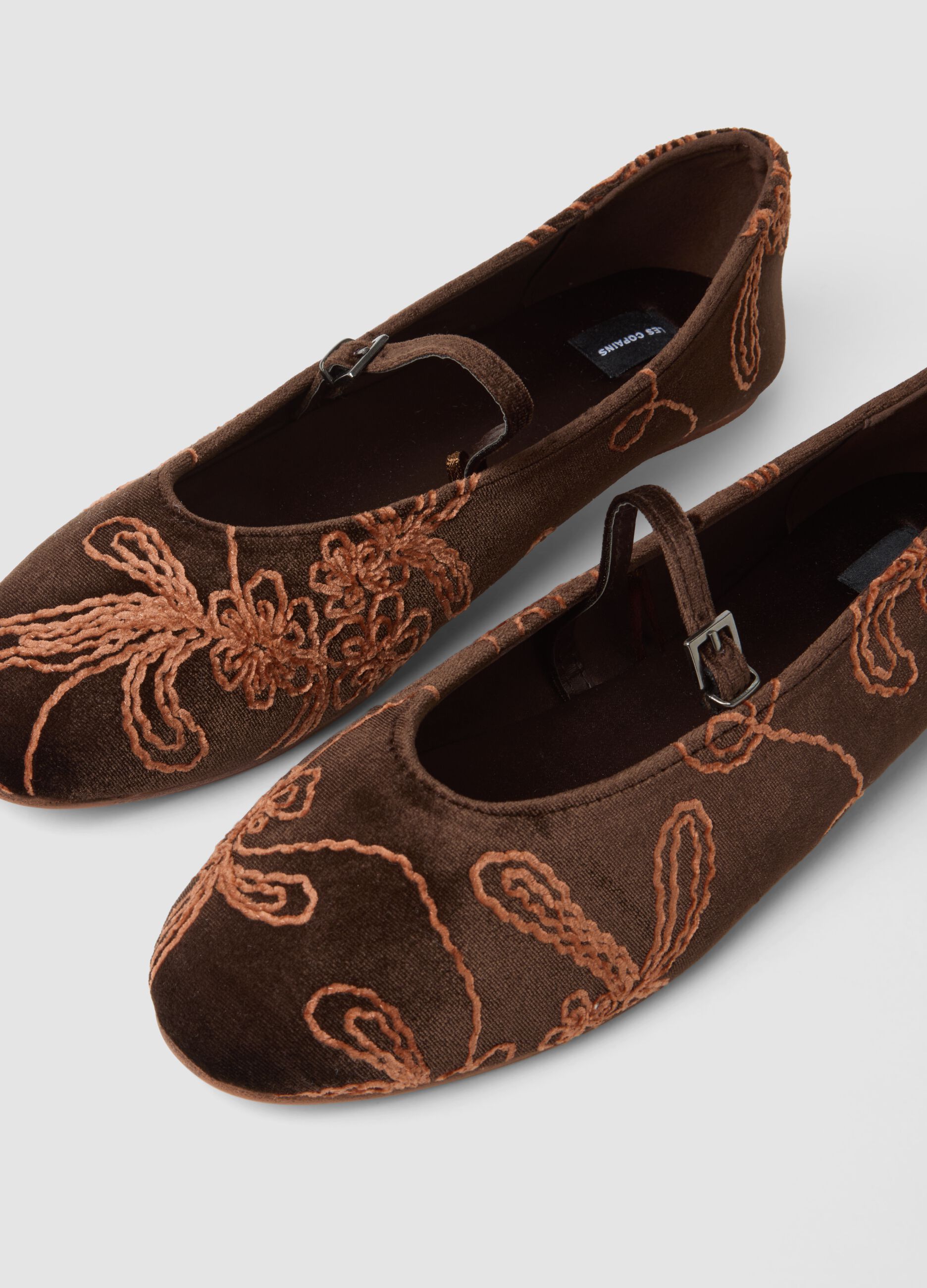 Brown ballerina flats with strap and floral embroidery