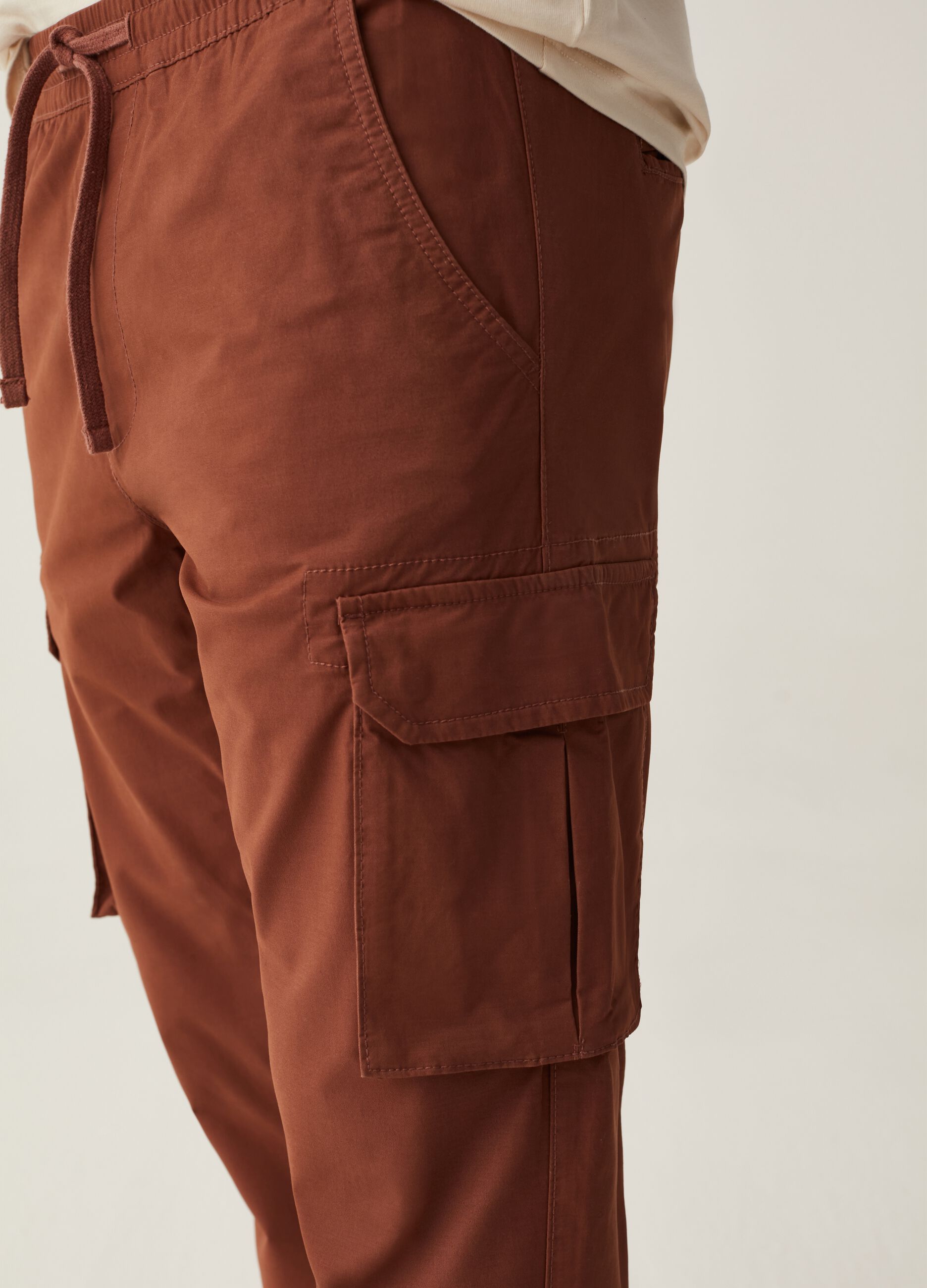 Pantalone cargo con coulisse_2