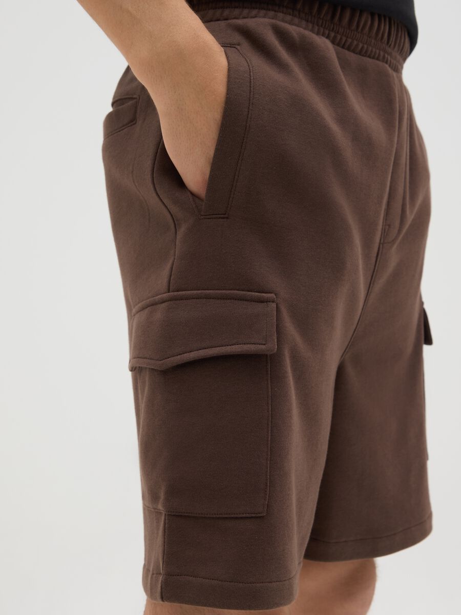 Men's brown cotton blend shorts with relaxed fit_2
