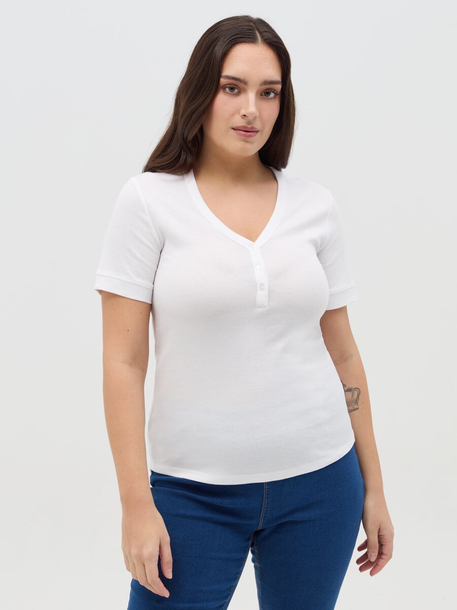 Curvy T-shirt with V granddad neckline_0