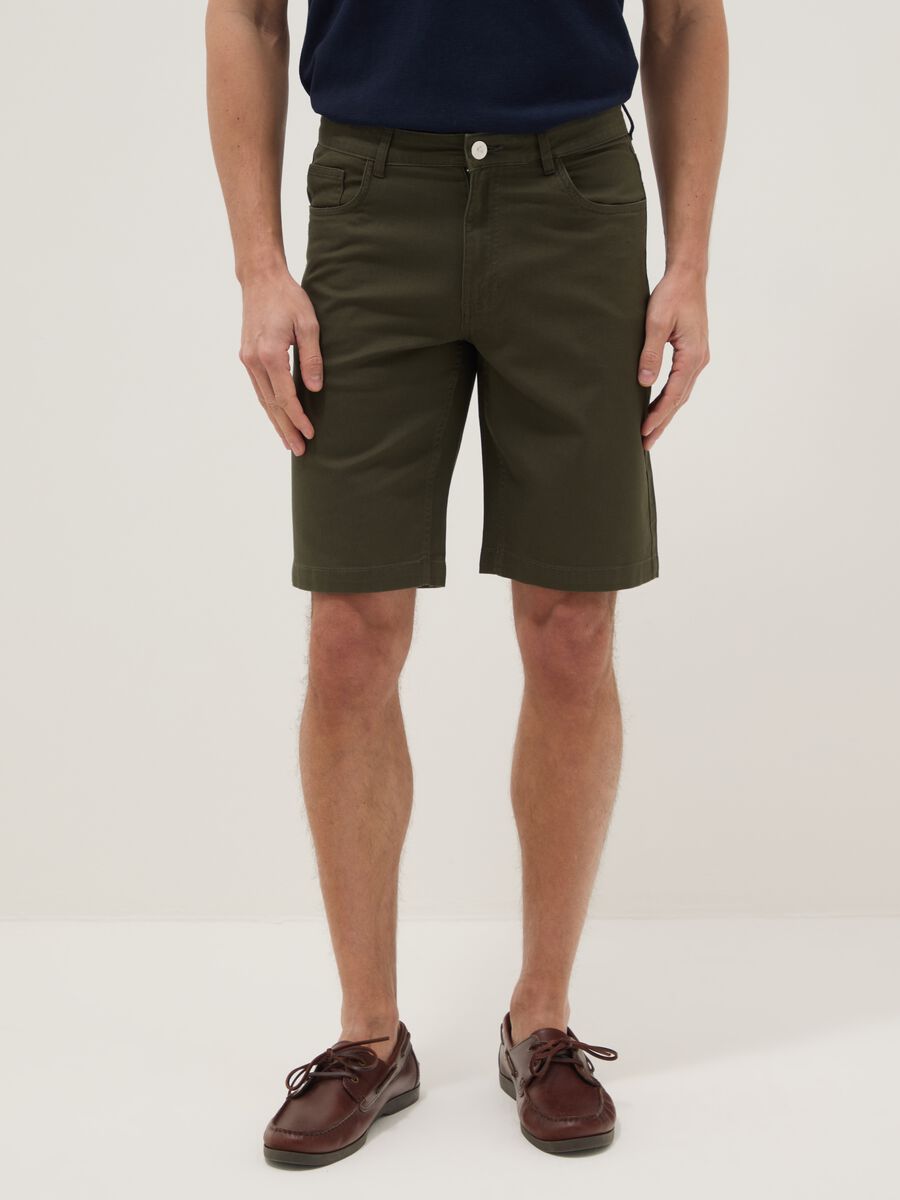 Men&rsquo;s Green Regular-Fit Bermuda Shorts_1