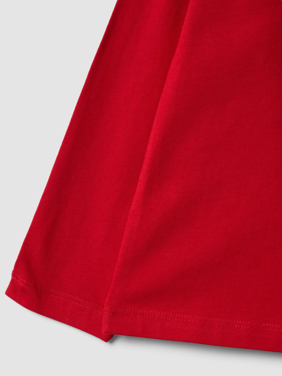 T-shirt rossa in puro cotone organico con stampa college per bambino_3