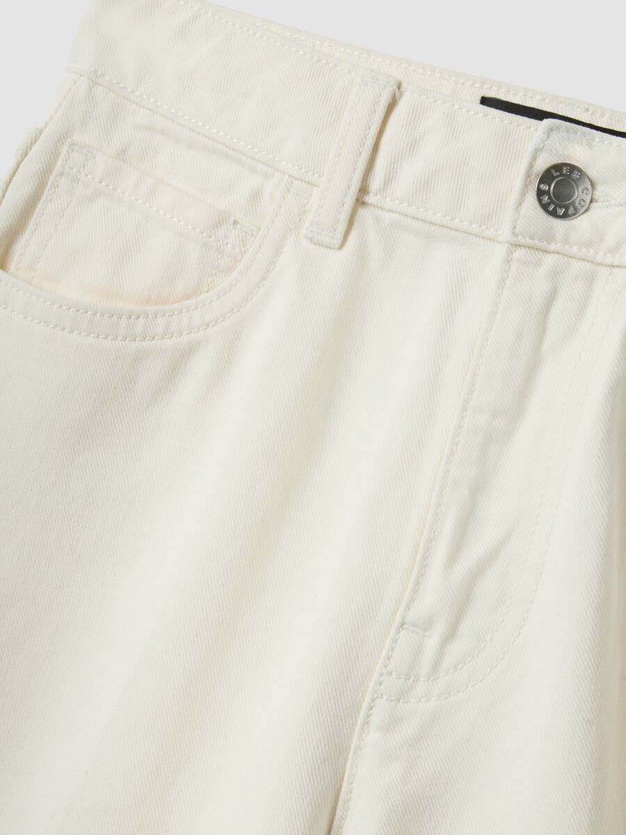 White cotton denim wide leg shorts_1