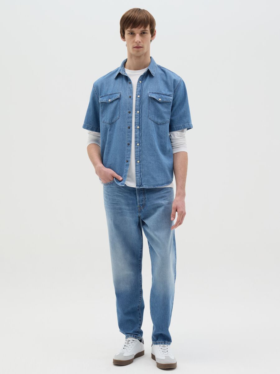 Short-sleeved shirt in denim with pockets_1
