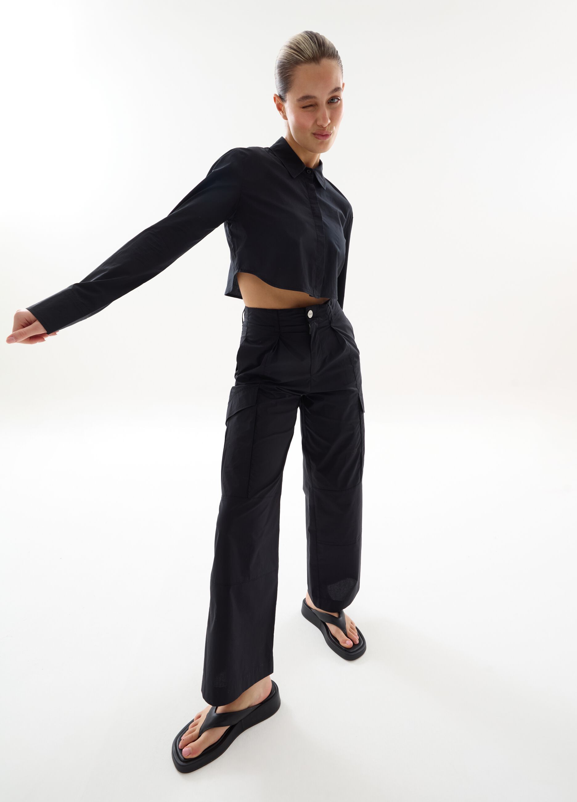 Light Wide-Leg Cargo Trousers Black