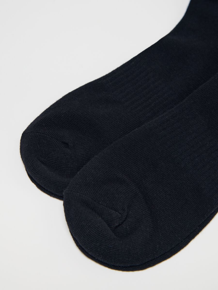 Three-pair pack short solid colour socks_2