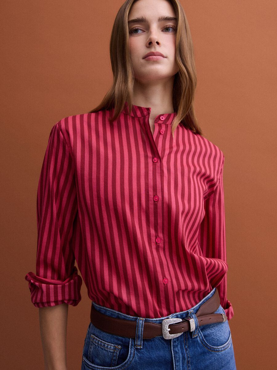 Camicia rossa in puro cotone a righe con collo alla coreana regular fit_1
