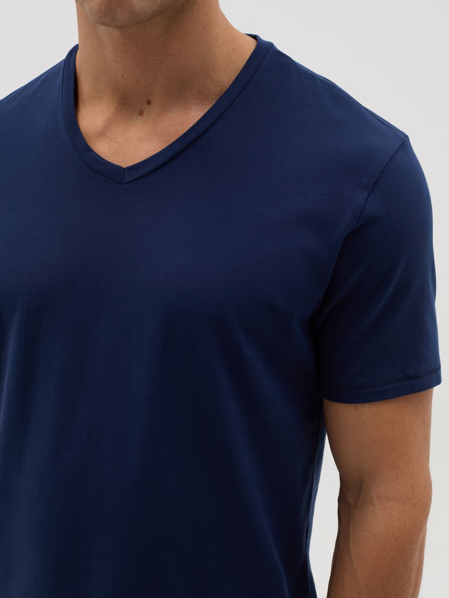 Slim-fit T-shirt in stretch cotton with V neck_3