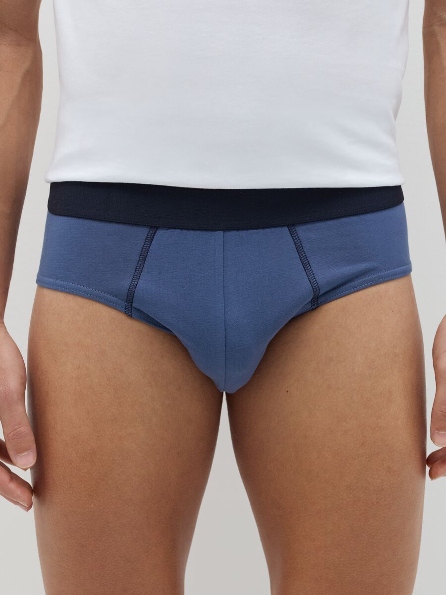 Three-pair pack briefs in stretch cotton with micro pattern_1