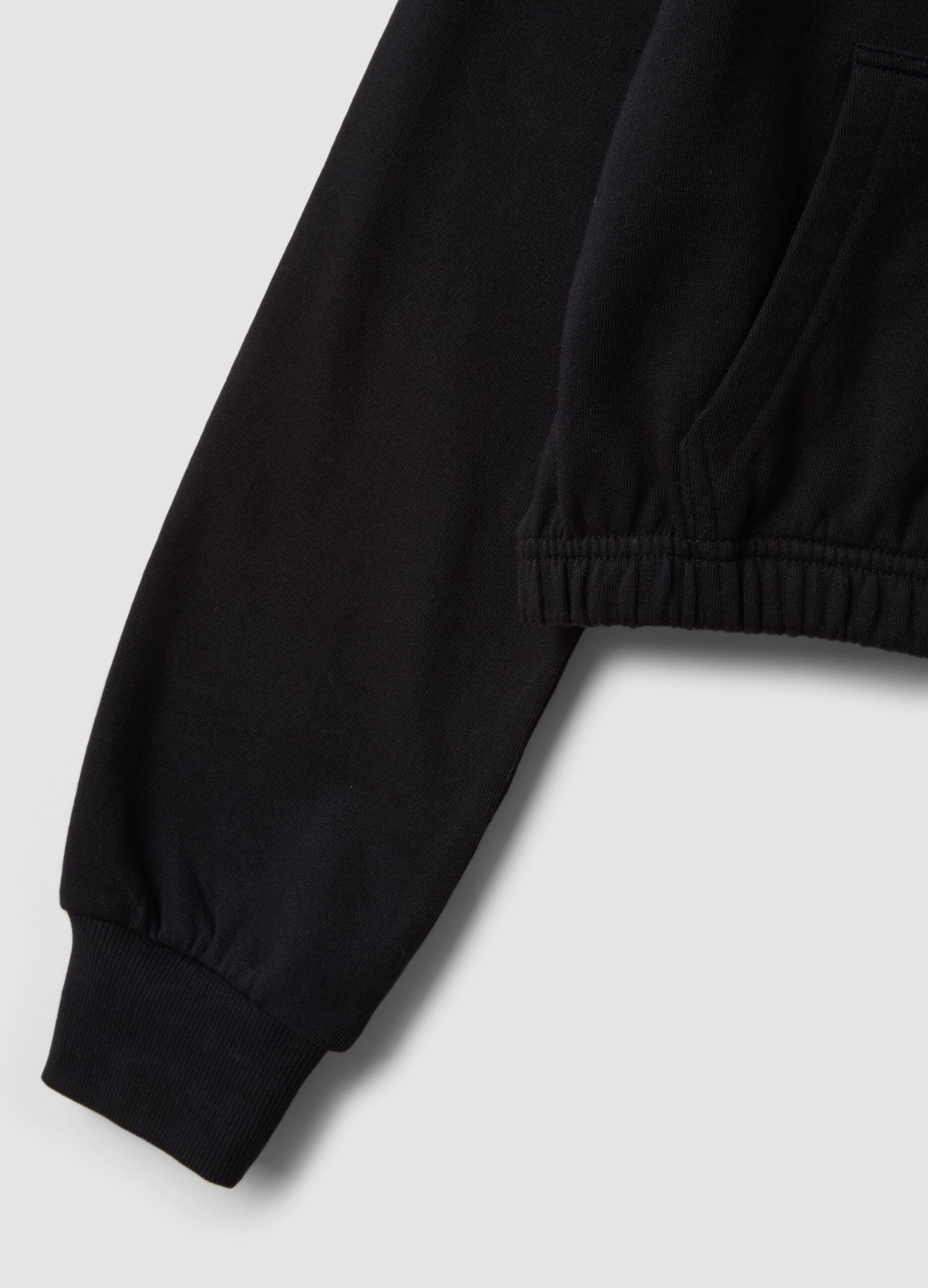 Short black pure cotton hoodie with crew neck for girls