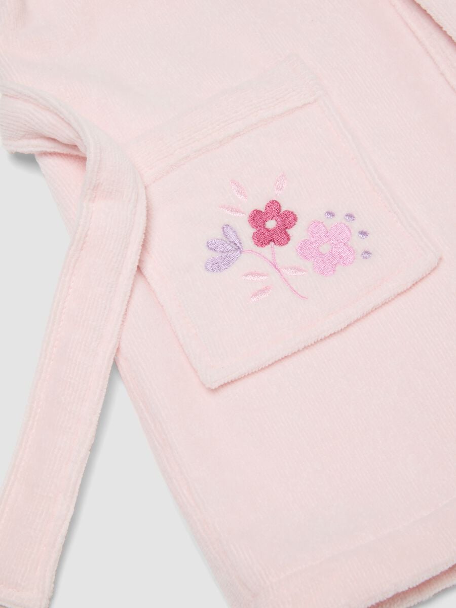 Accappatoio rosa con cappuccio in cotone organico per neonata e bimba_2