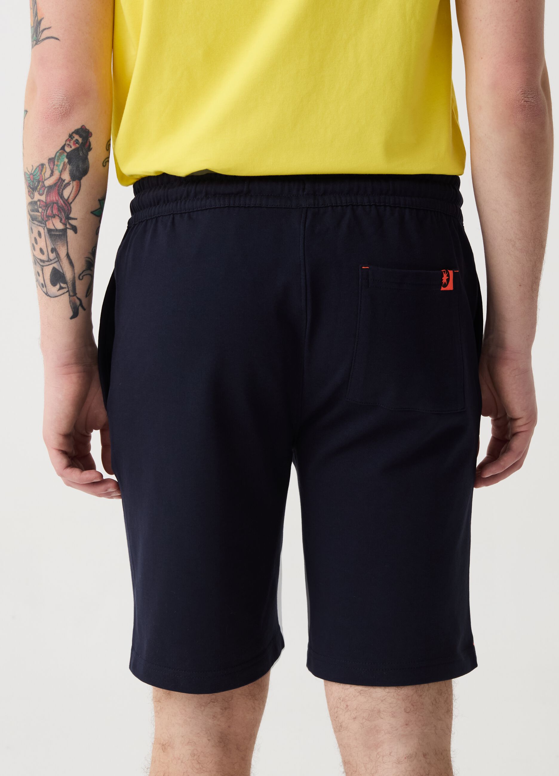 Bermuda joggers with contrasting drawstring