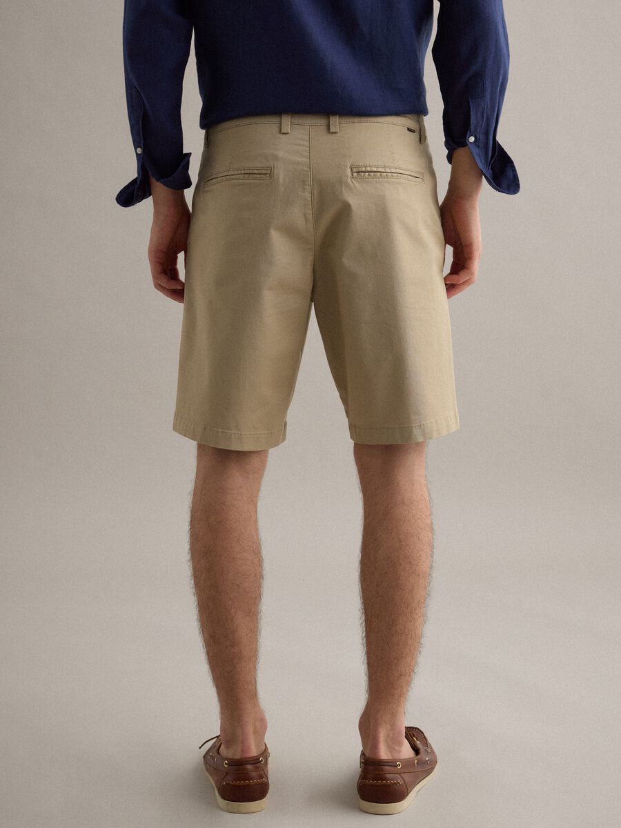 Shorts chino in cotone elasticizzato beige regular fit_3