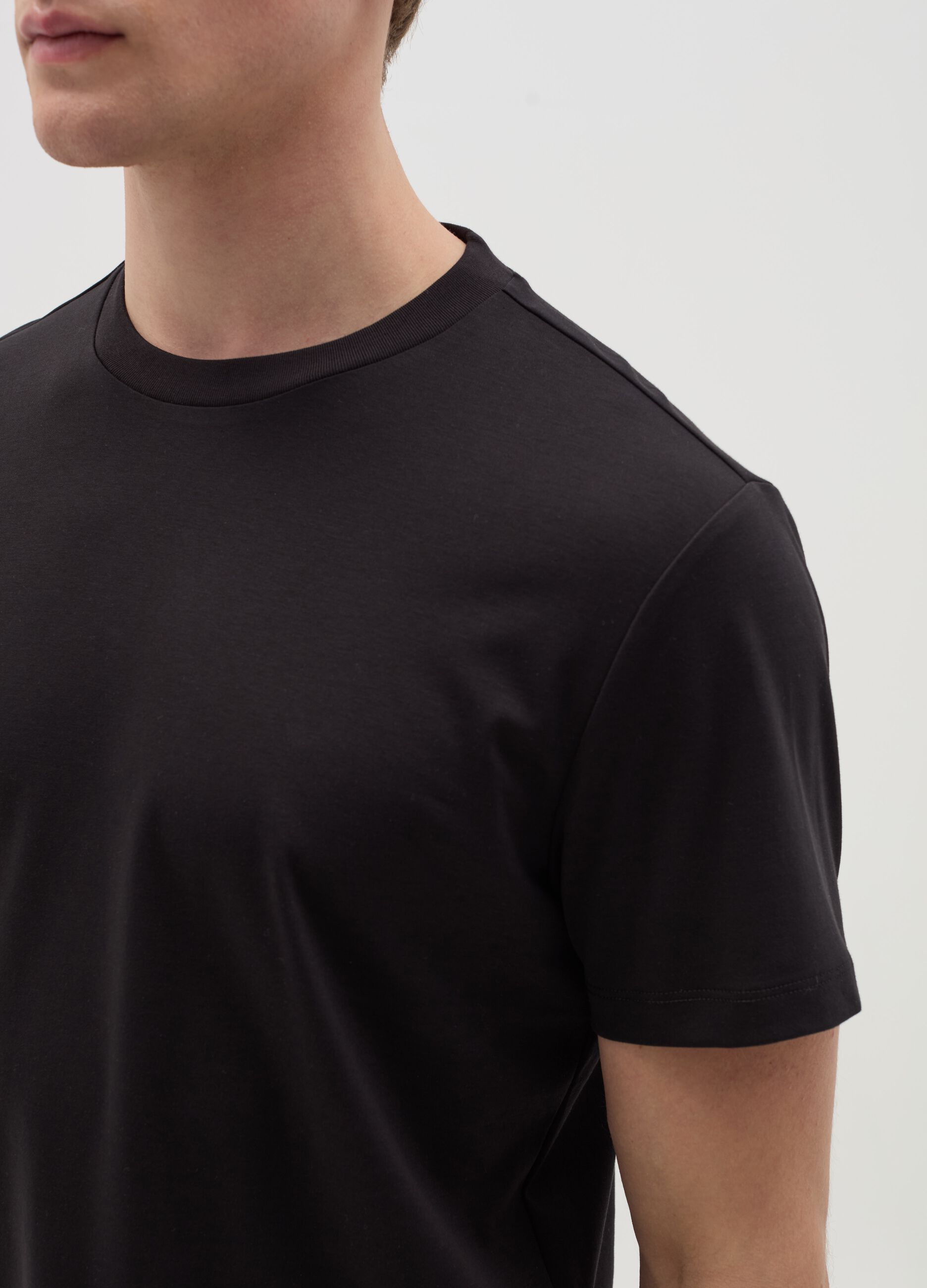 Regular-fit T-shirt with round neck