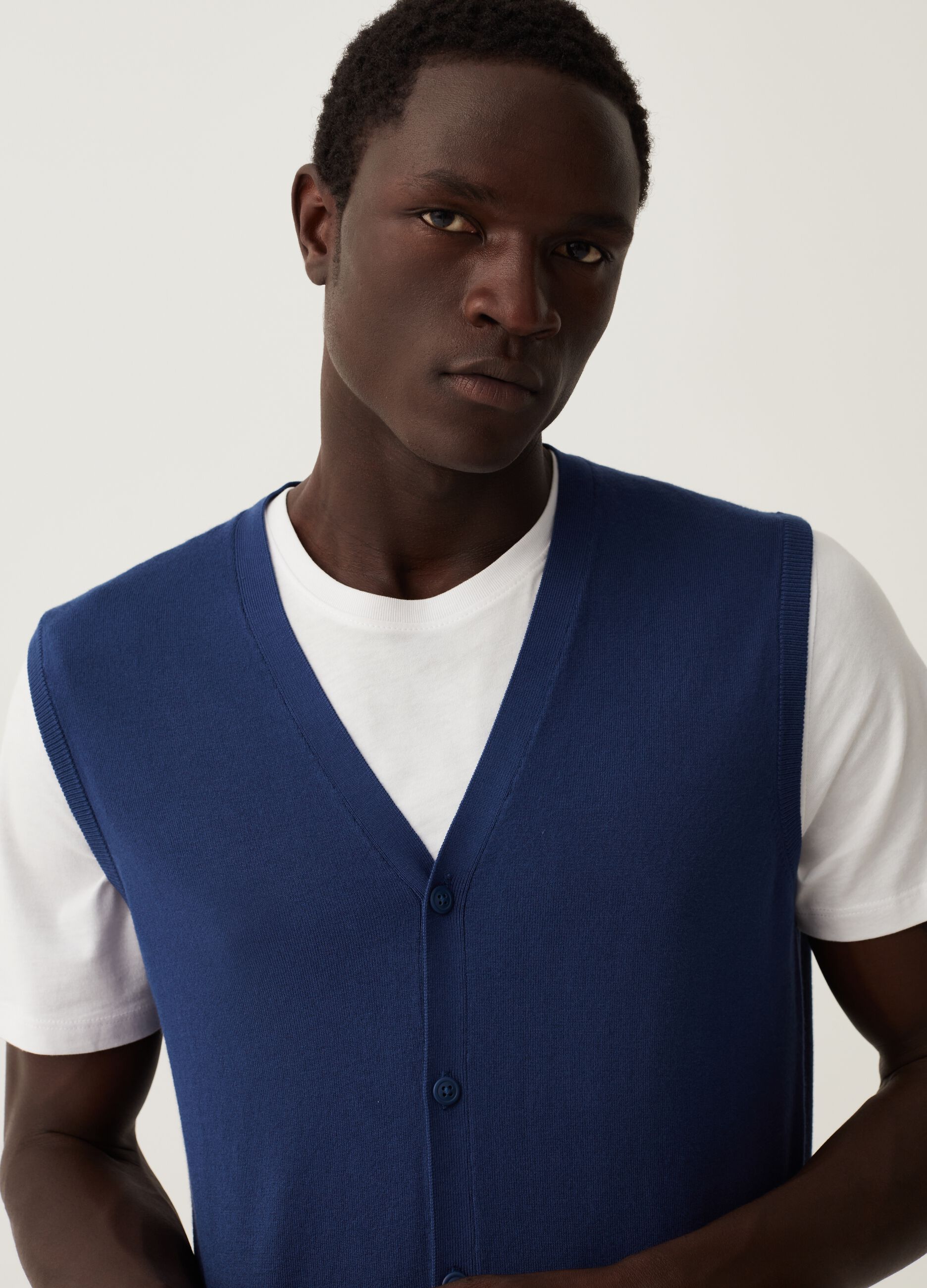 Gilet con scollo a V_1