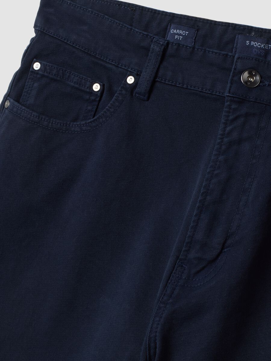 Pantaloni blu in twill di cotone elasticizzato carrot fit_6
