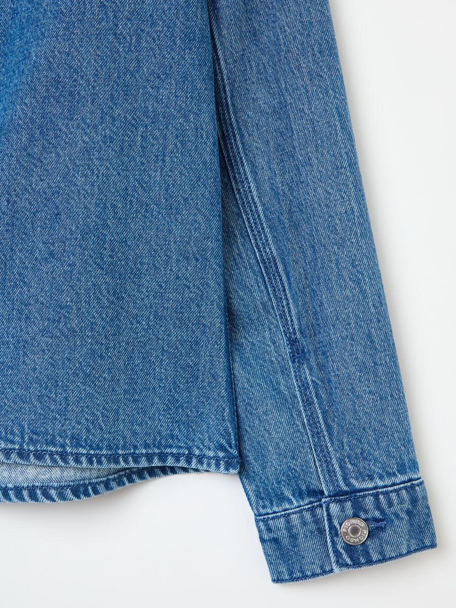 Shacket in acid wash denim_3