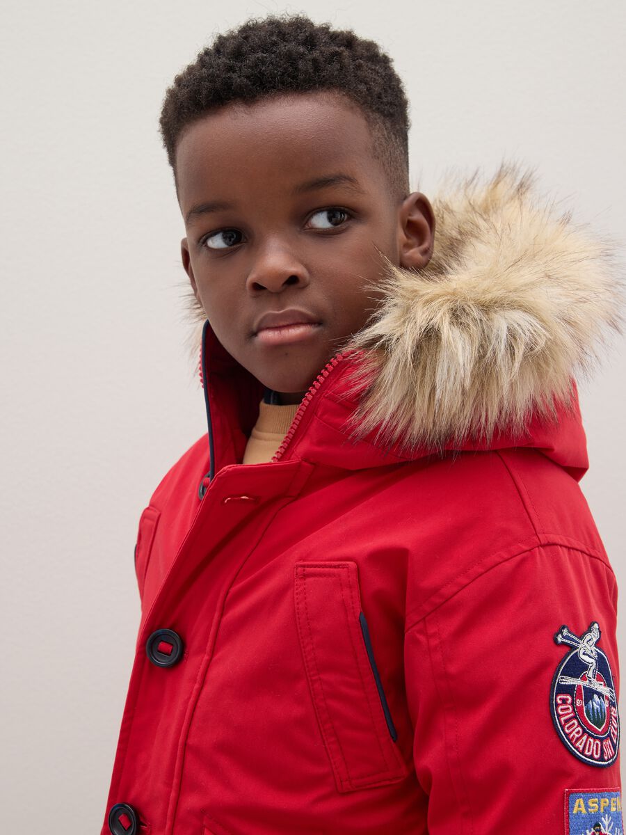 Red padded children's jacket regular fit with hood and zip_3