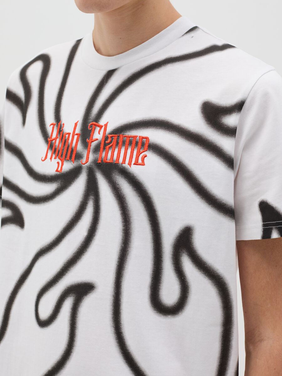 White and black T-shirt with flames print_2