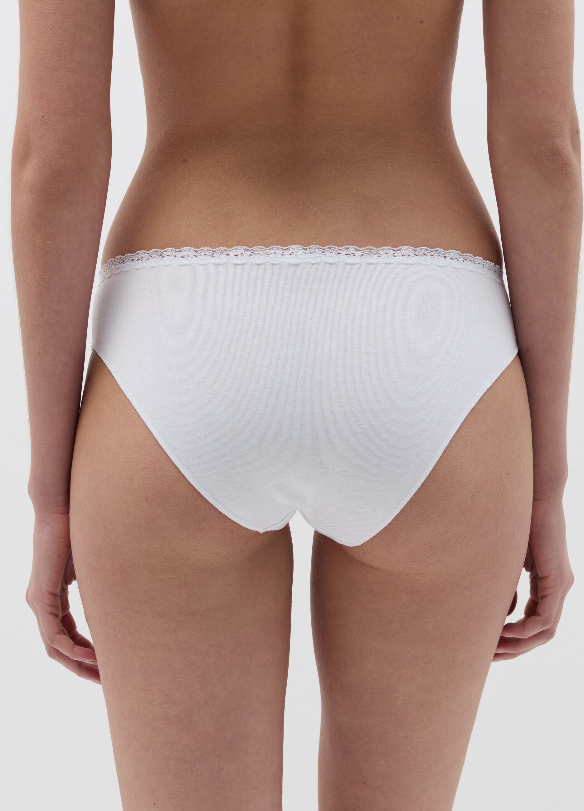Two-pack briefs with lace trim