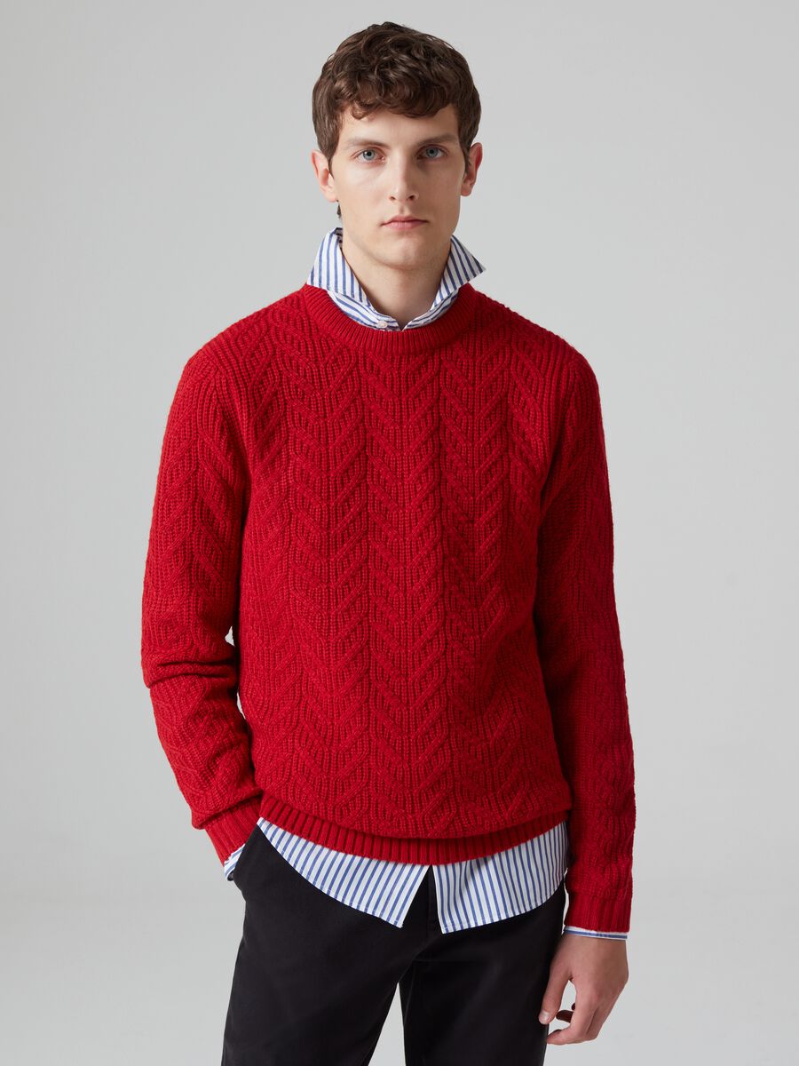 Pullover con lavorazione a trecce traforate_0