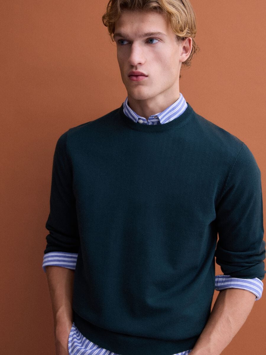 Maglia verde girocollo in pura lana merino regular fit_3