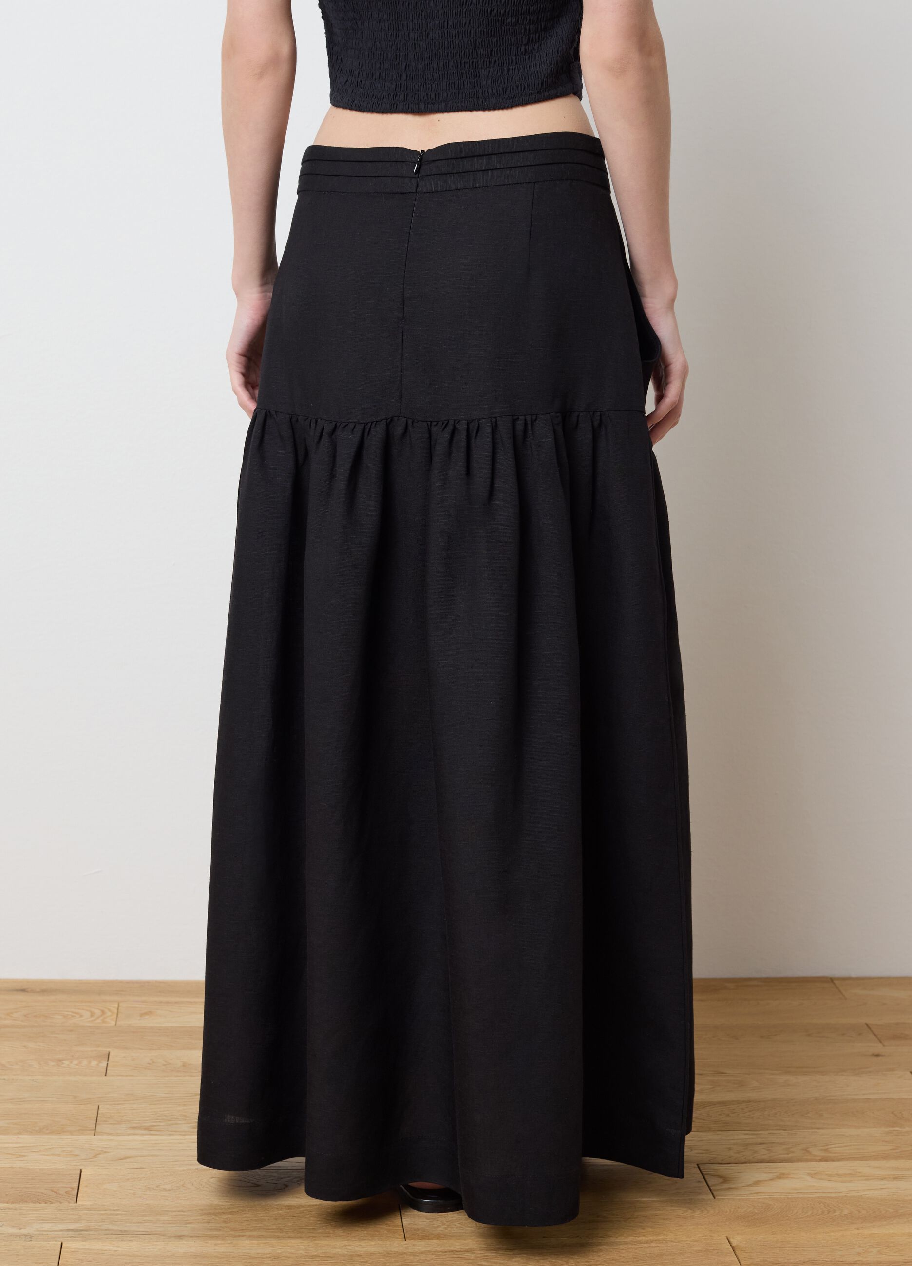 Long black skirt in linen and viscose