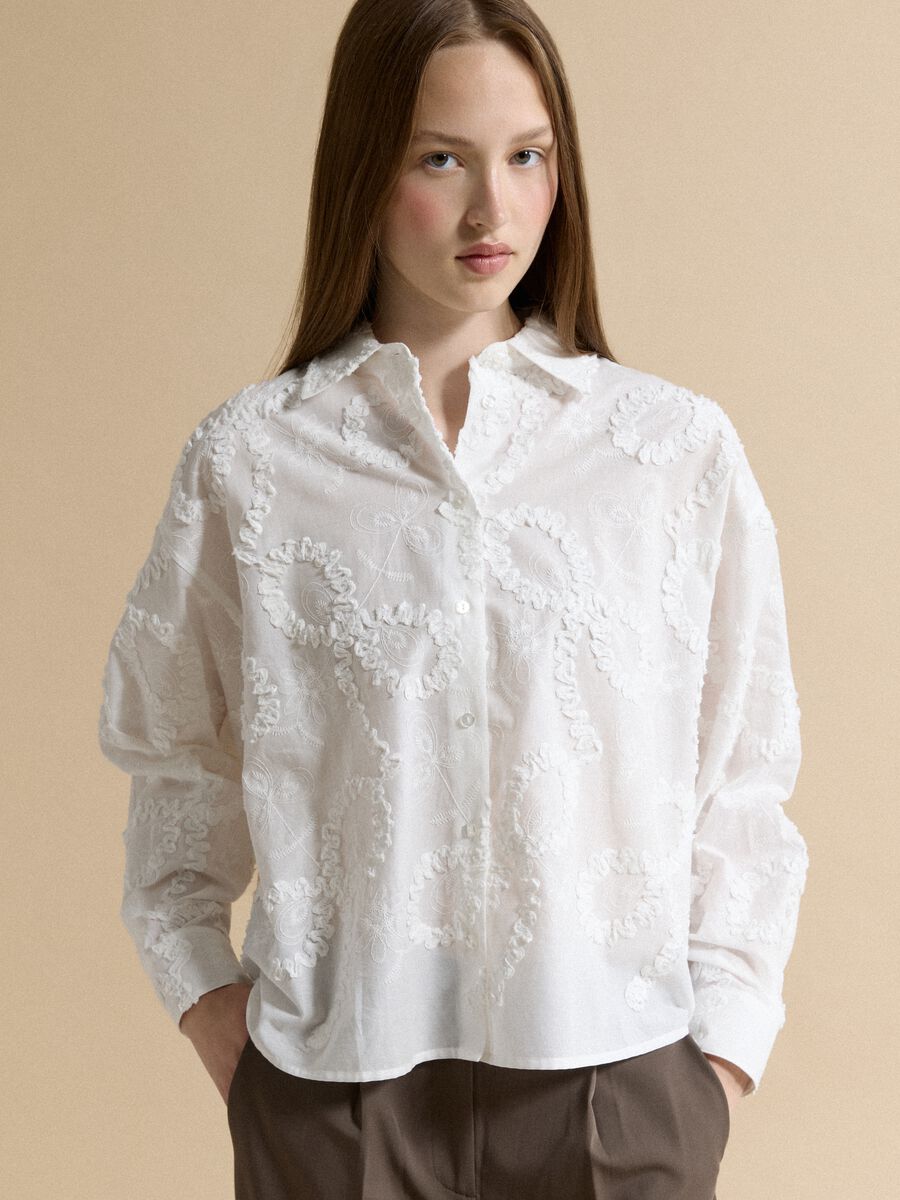 White pure cotton shirt with floral embroidery, regular fit_1