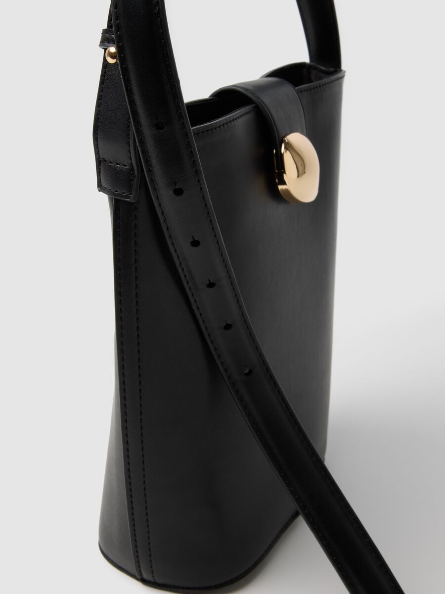 Black bucket bag with gold details_2