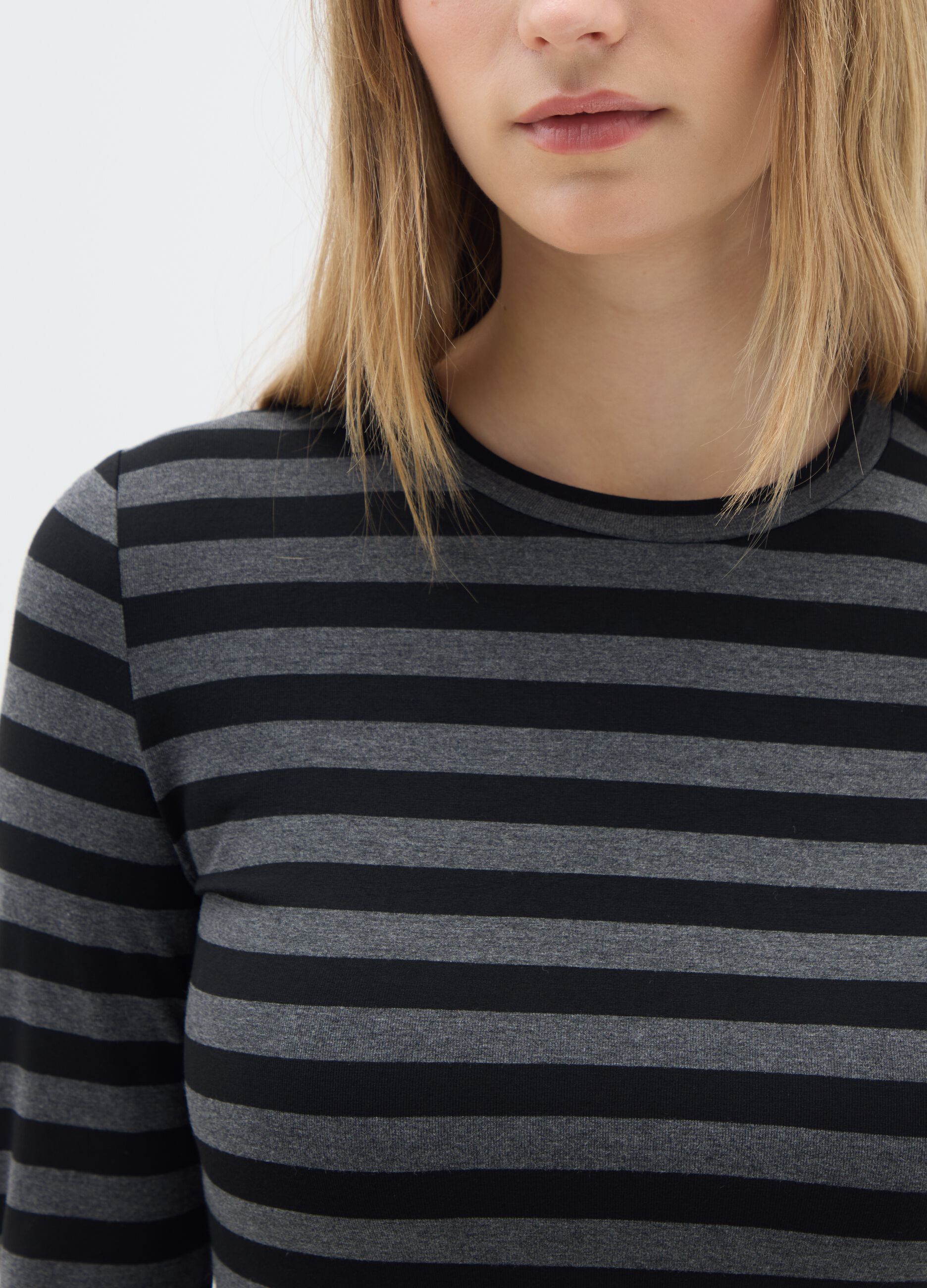 Grey striped long-sleeved stretch t-shirt
