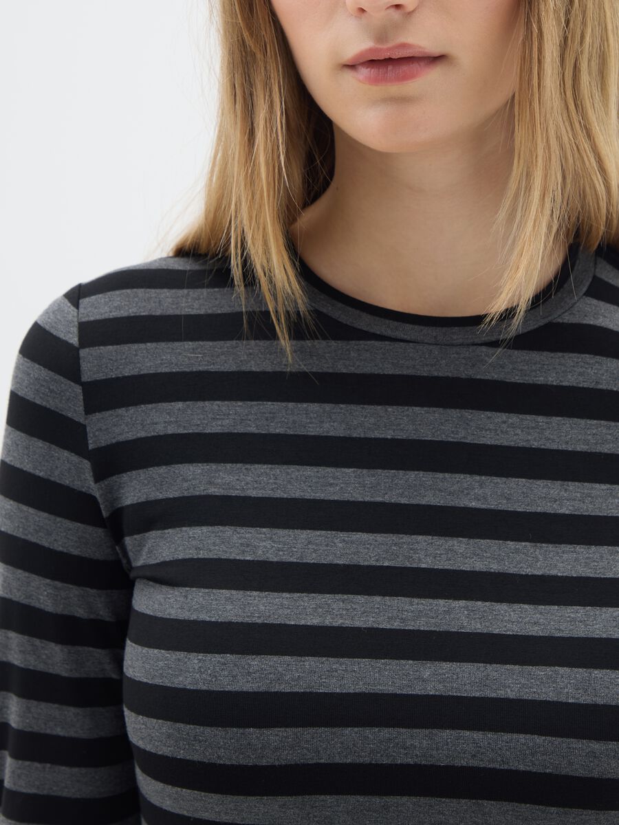Grey striped long-sleeved stretch t-shirt_3