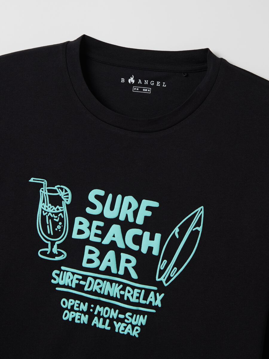 Black Short Sleeve T-shirt with Surf Beach Bar Print_5