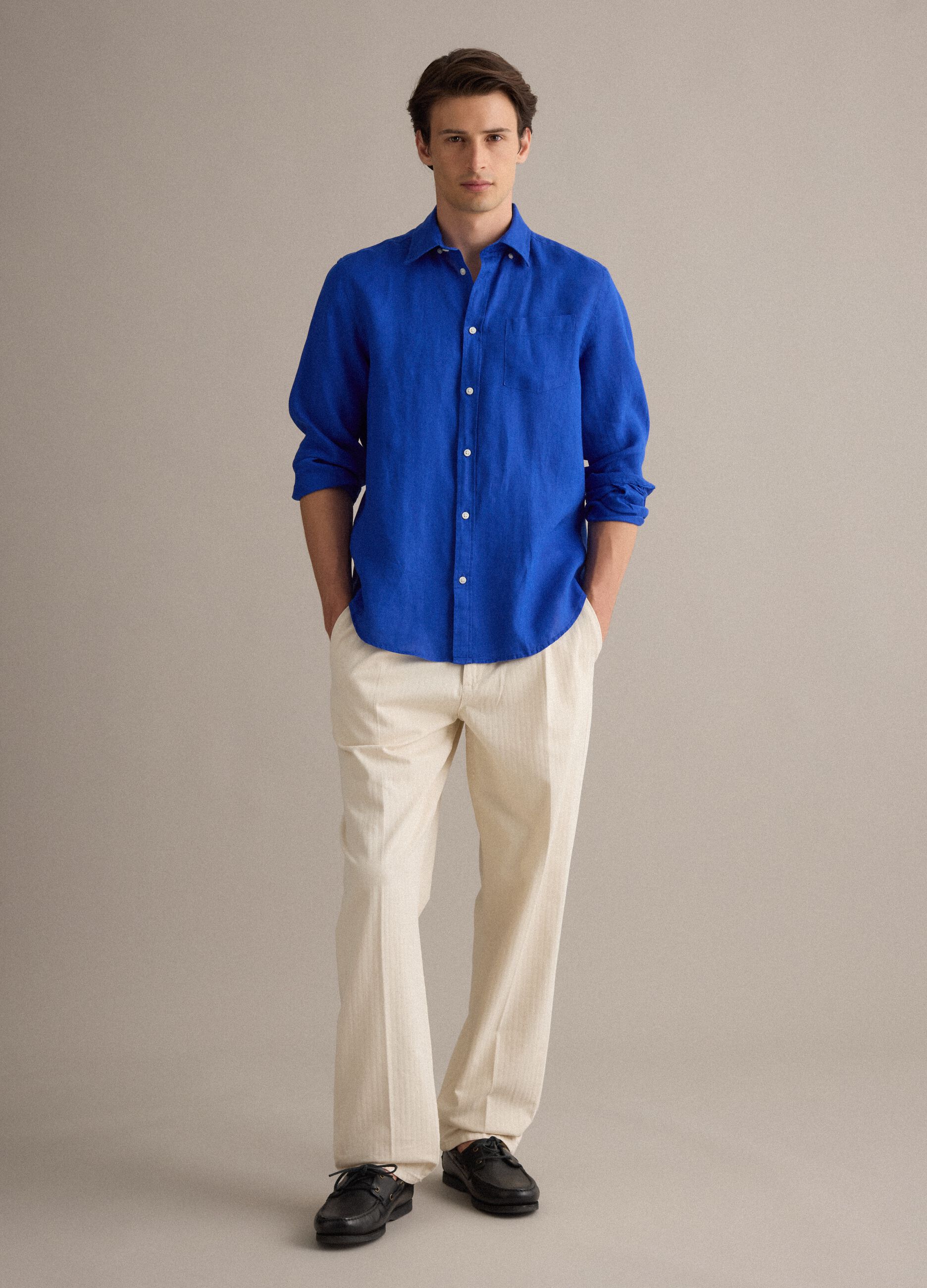 Blue pure linen shirt with button-down collar, regular fit