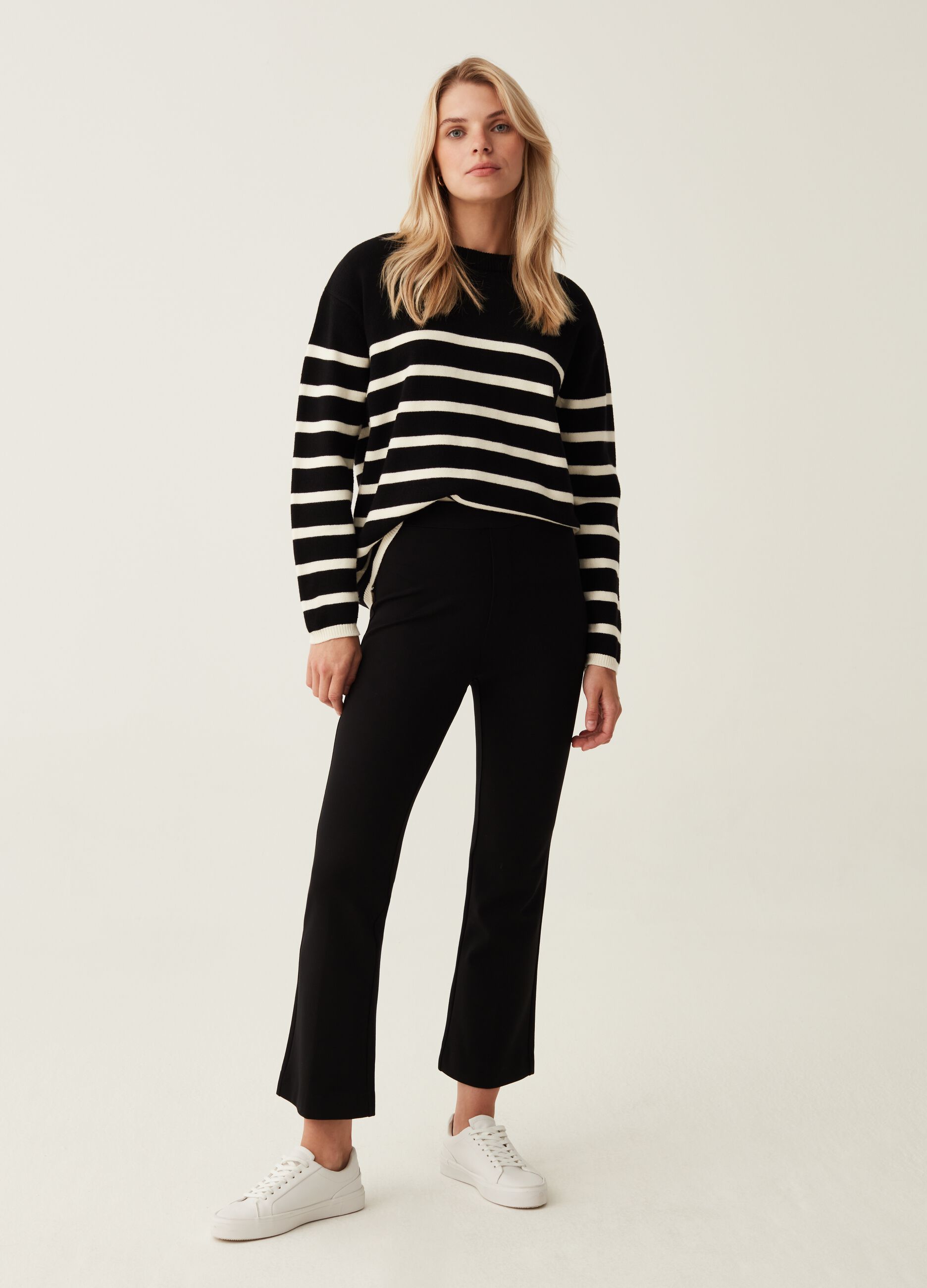 Pantaloni flare fit cropped_1
