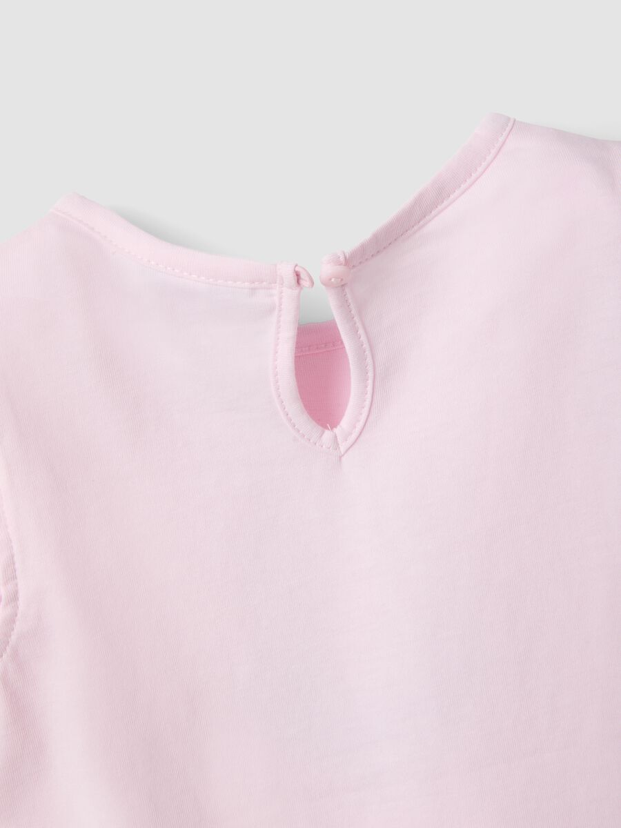 Pink organic cotton girls&rsquo; tank top with print and ruffles_2