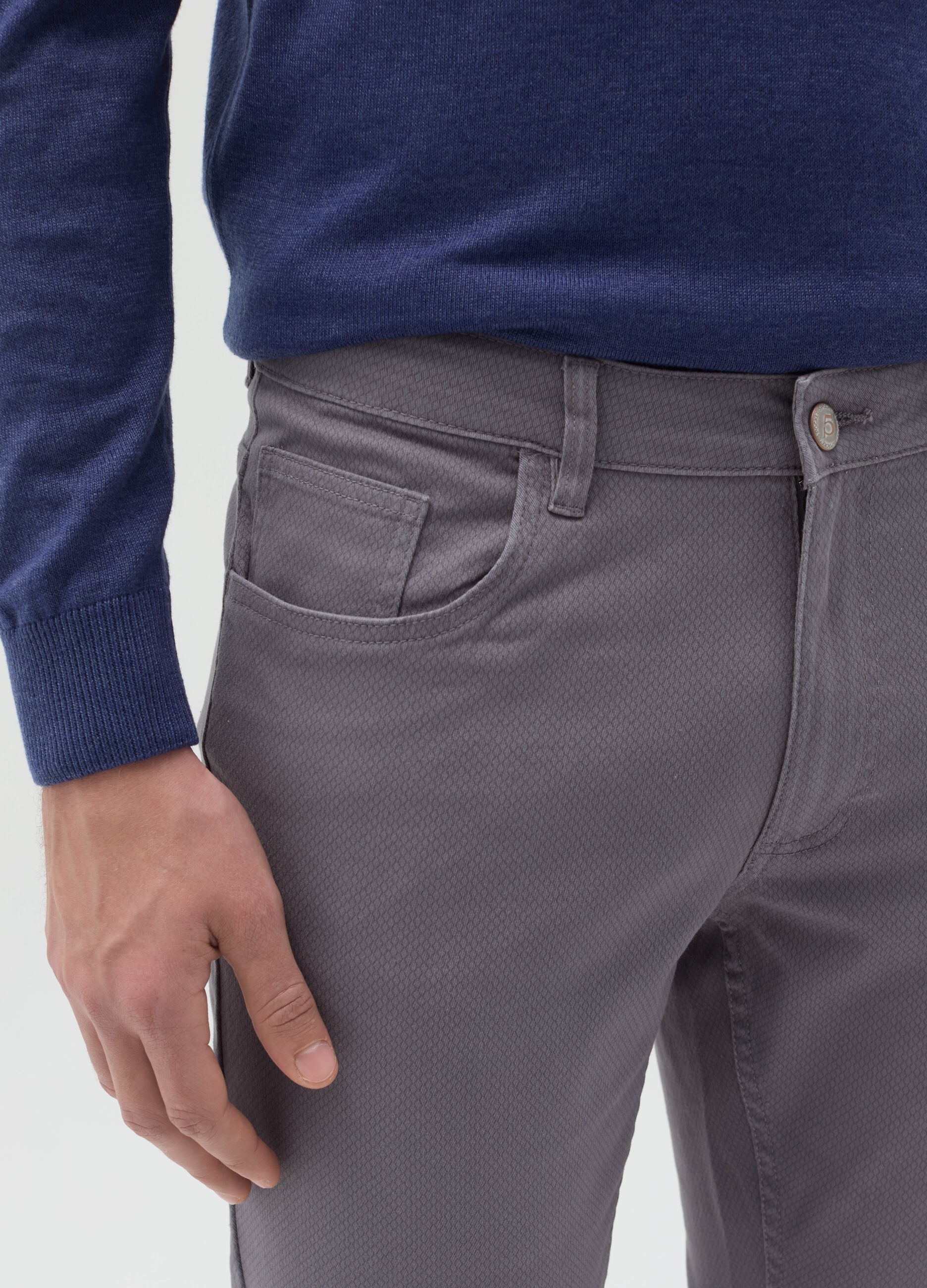Pantaloni chino regular fit micro fantasia