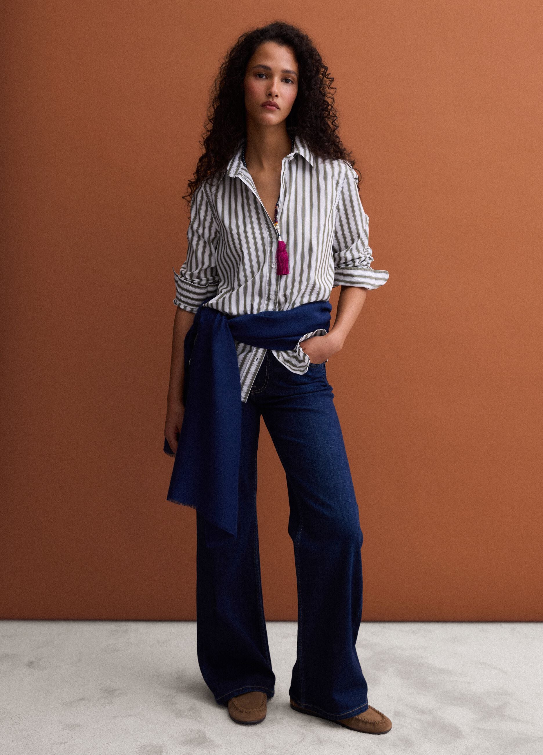 White poplin shirt with green stripes, regular fit