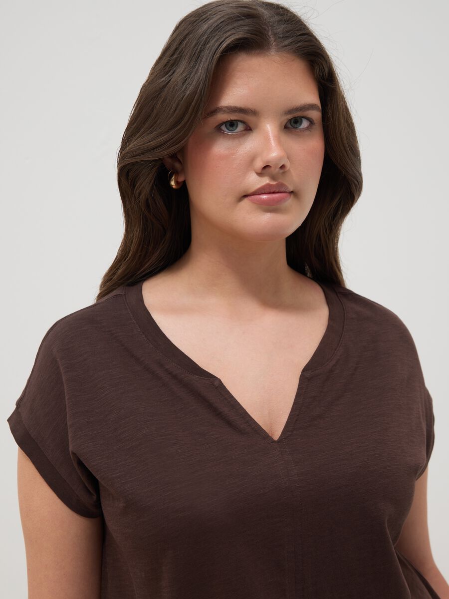 Brown pure cotton V-neck regular fit T-shirt_0