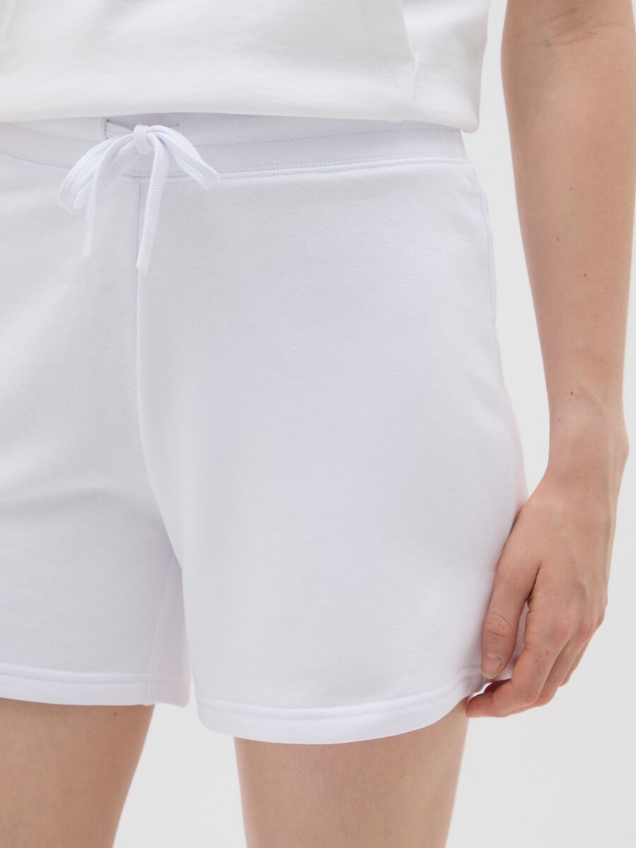 Women's white cotton blend shorts regular fit_3