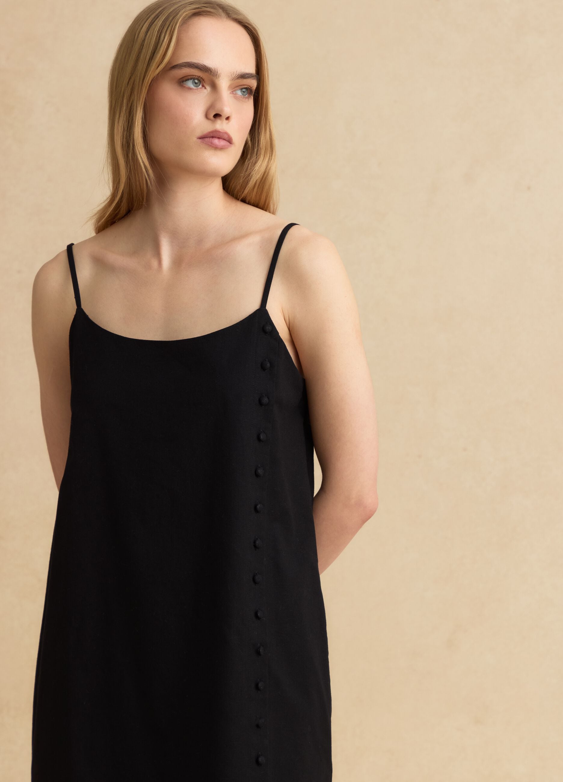 Black slip dress in cotton-linen blend
