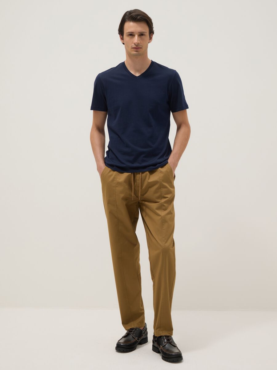 T-shirt in puro cotone blu regular fit con scollo a V_1