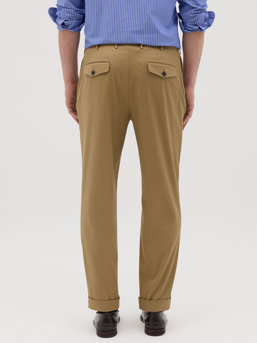 Men’s trousers in brown stretch cotton with carrot fit_3