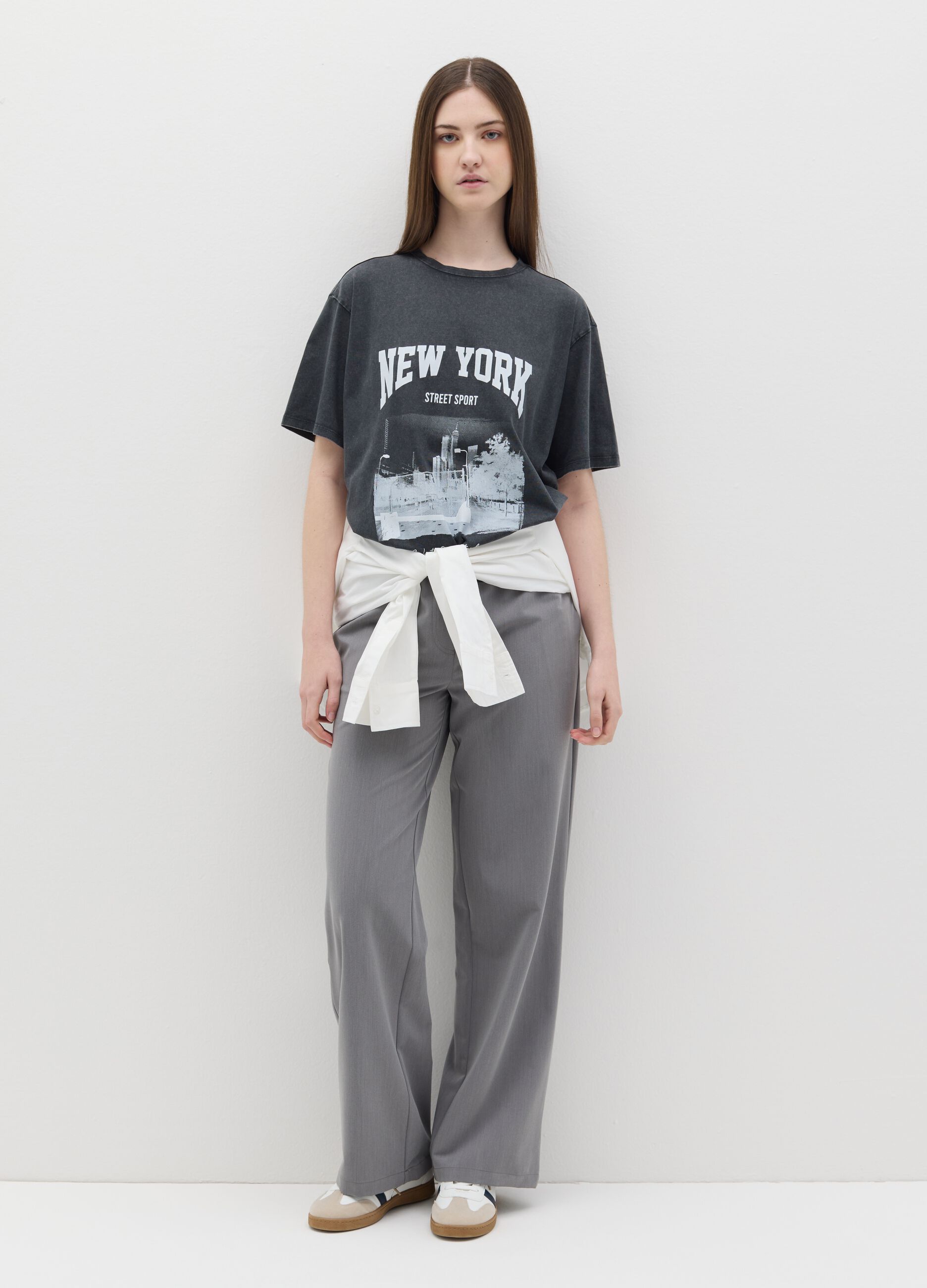 T-shirt nera in cotone con stampa città