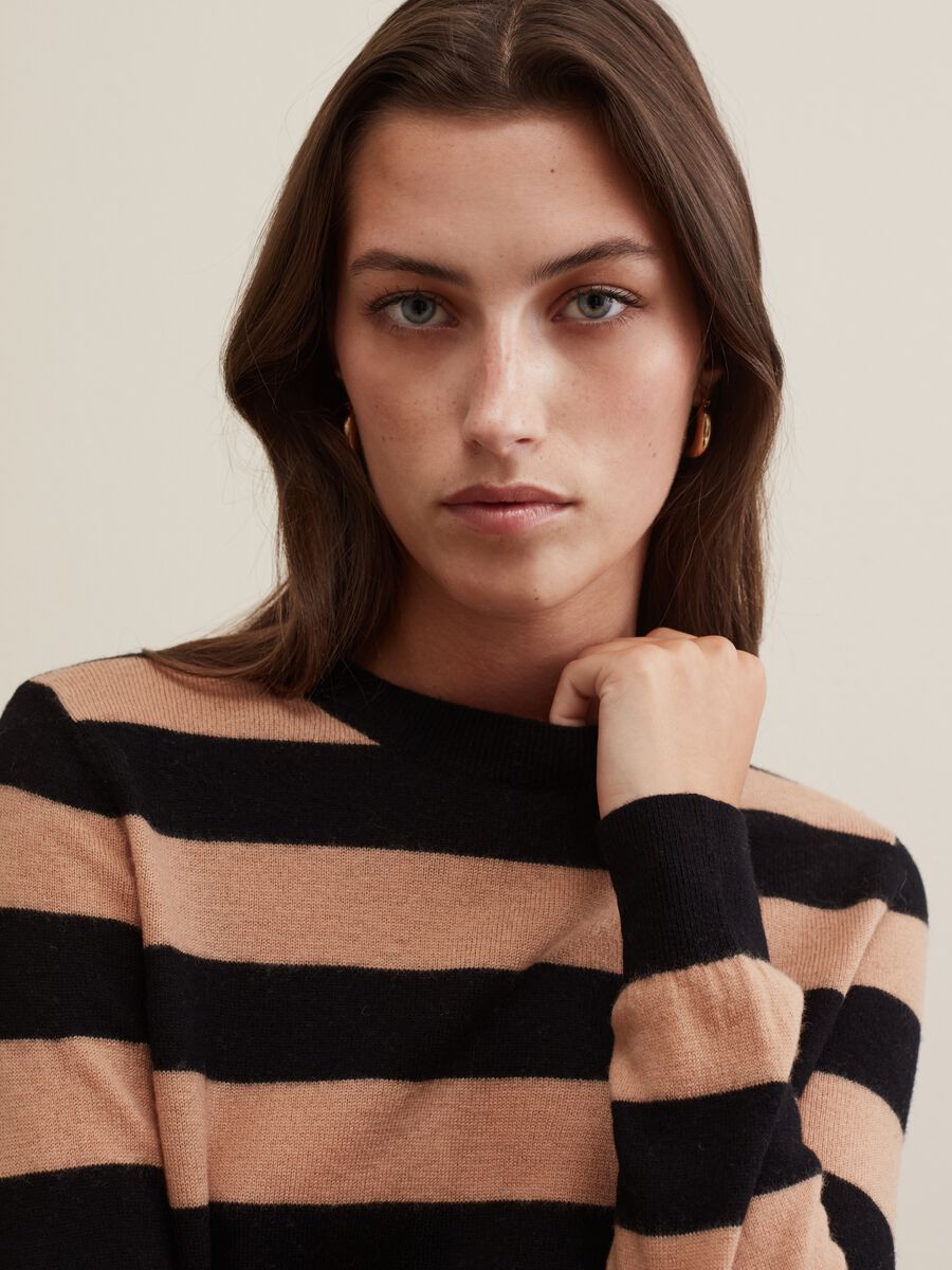 Pullover in lana a righe_3