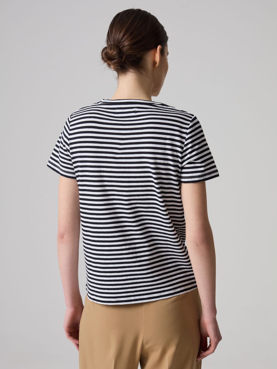 Contemporary striped T-shirt_2