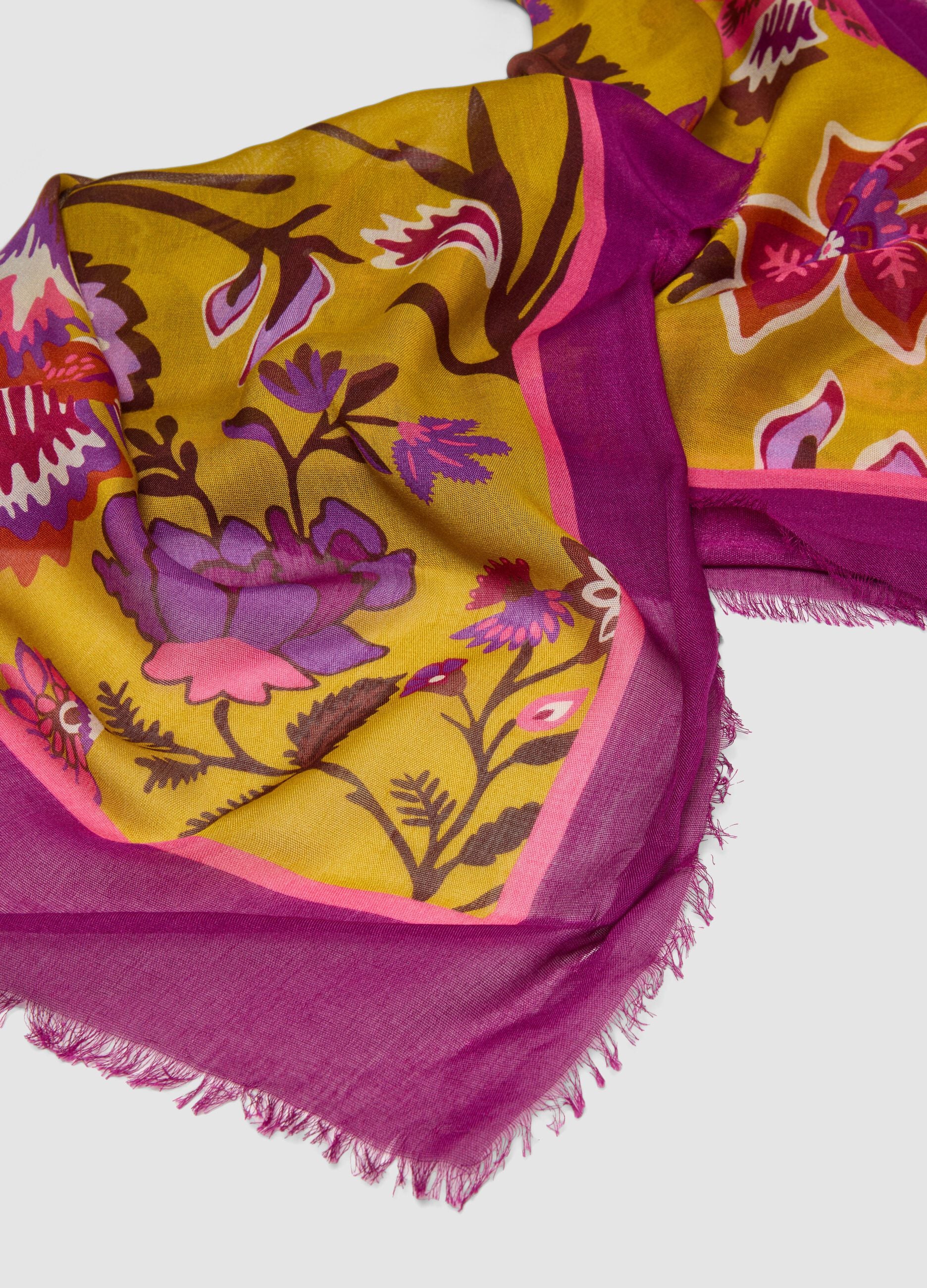 Purple pure viscose scarf with floral print and frayed edges
