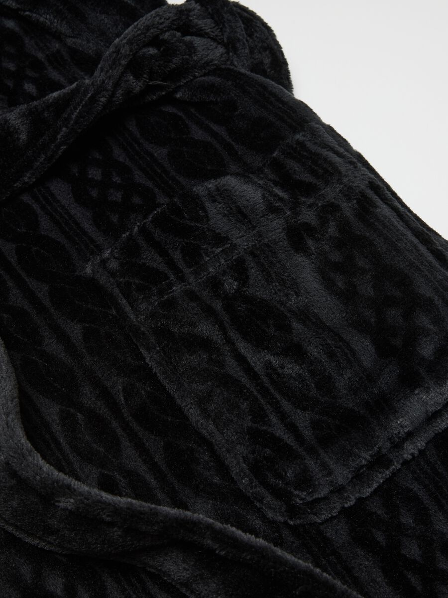 Black dressing gown with long sleeves and adjustable belt_1