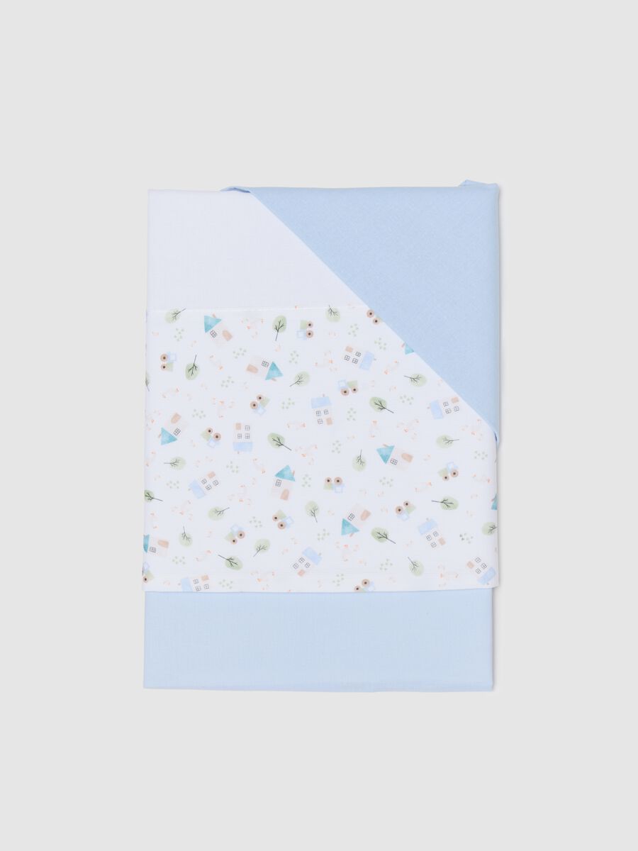 Three-piece white crib set in cotton with houses print_0