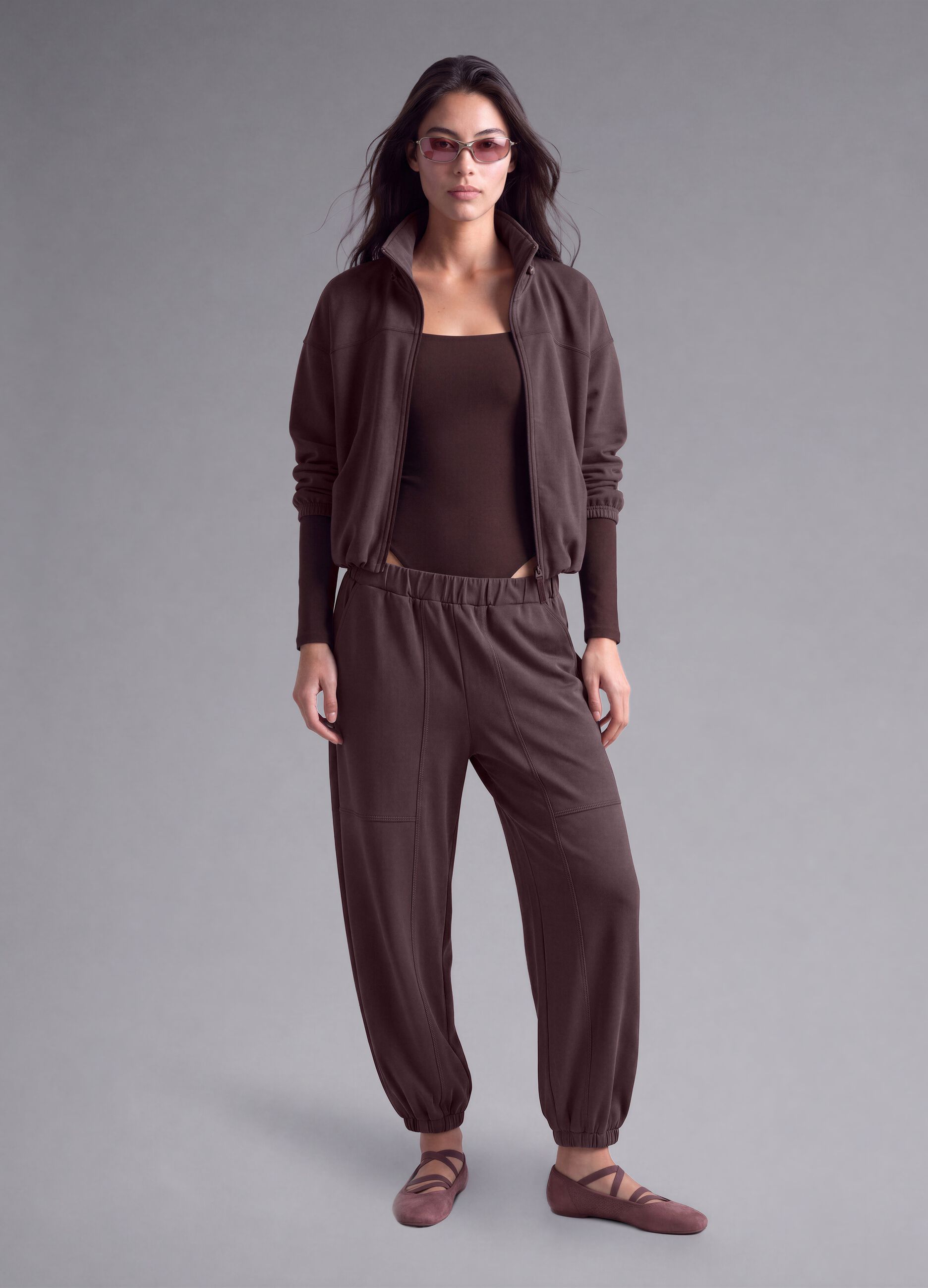 Short brown stretch viscose sweatshirt with high neck