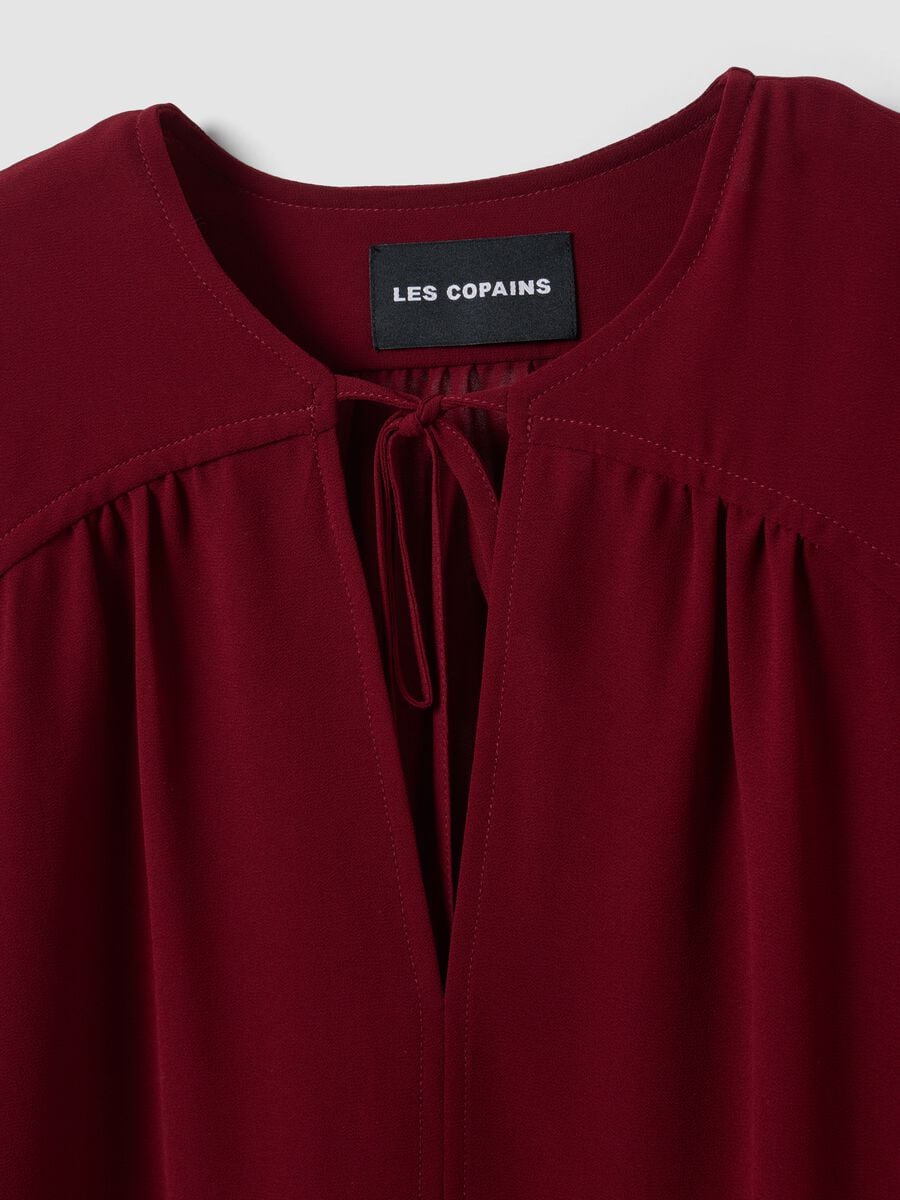 Red regular-fit blouse with V-neck and tie detail_5